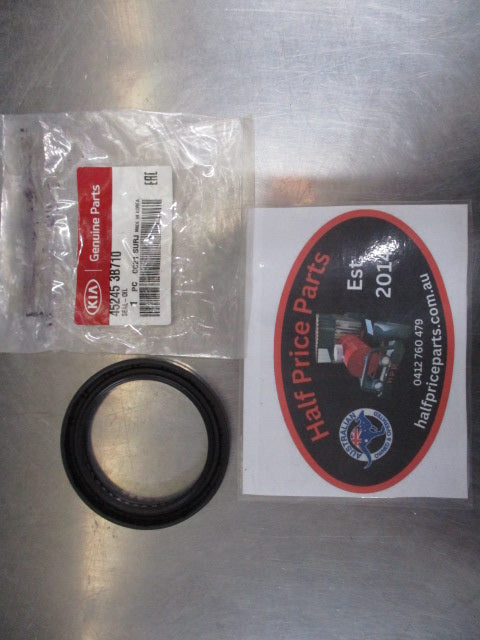Kia Sorento/Sportage Genuine Oil Seal 68D New Part
