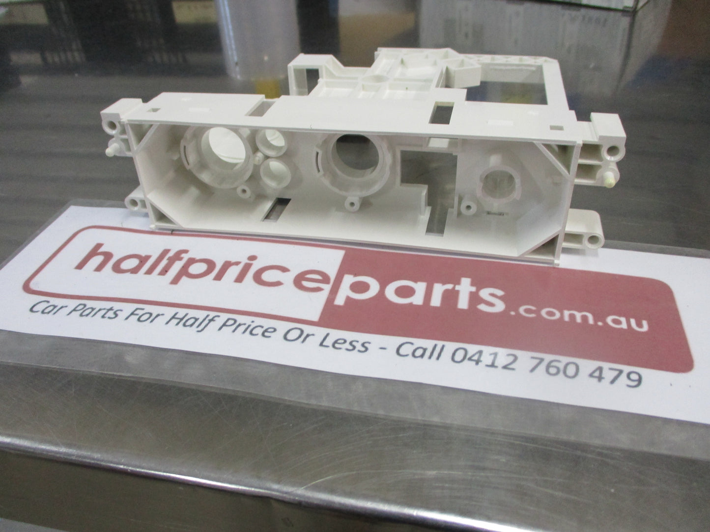 Nissan X-Trail T30 Genuine Base Control Bracket New Part
