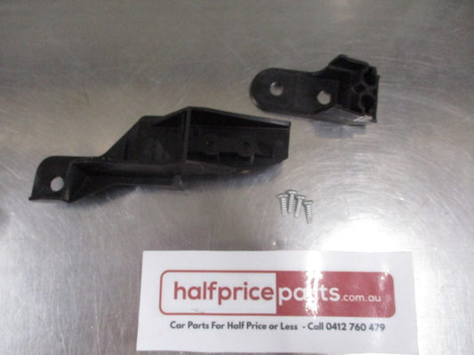 Mitsubishi Pajero Genuine Right Hand Headlight Bracket Assembly New Part