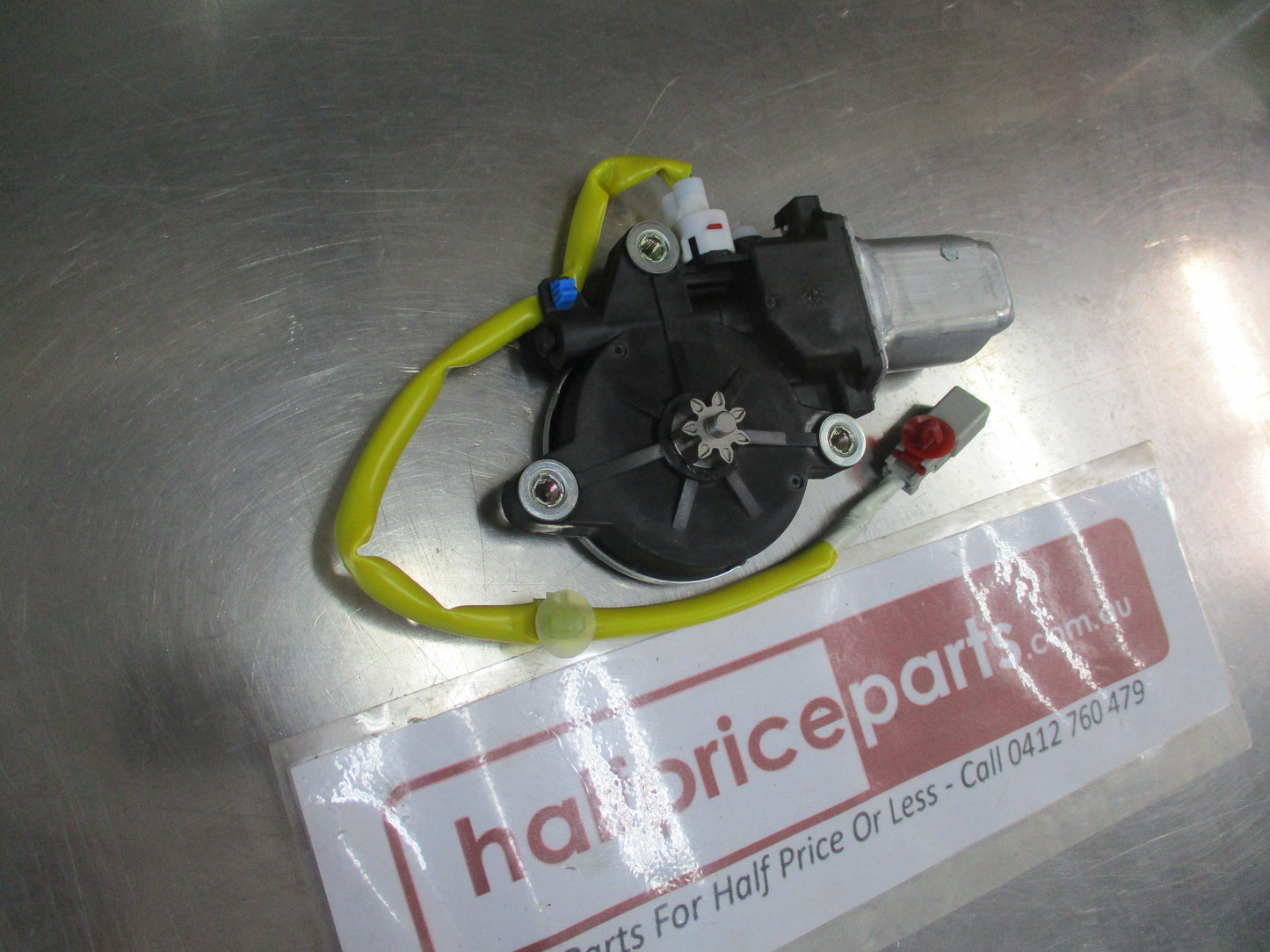 Honda CR-V Genuine Right Hand Rear (Passengers) Window Motor New Part