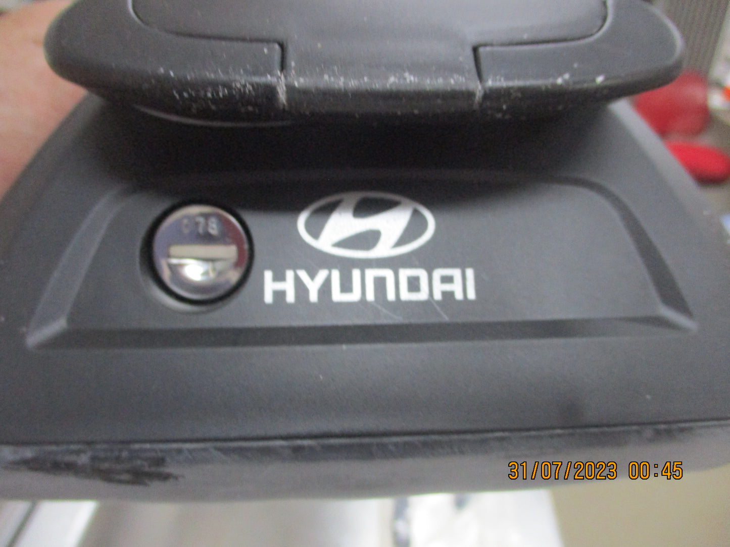 Hyundai IX35 Genuine Whispbar Quiet Roof Racks Cross Bar Set New Part