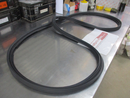 Holden Trax Genuine Rear Tail Gate Weaterstrip On Body New Part