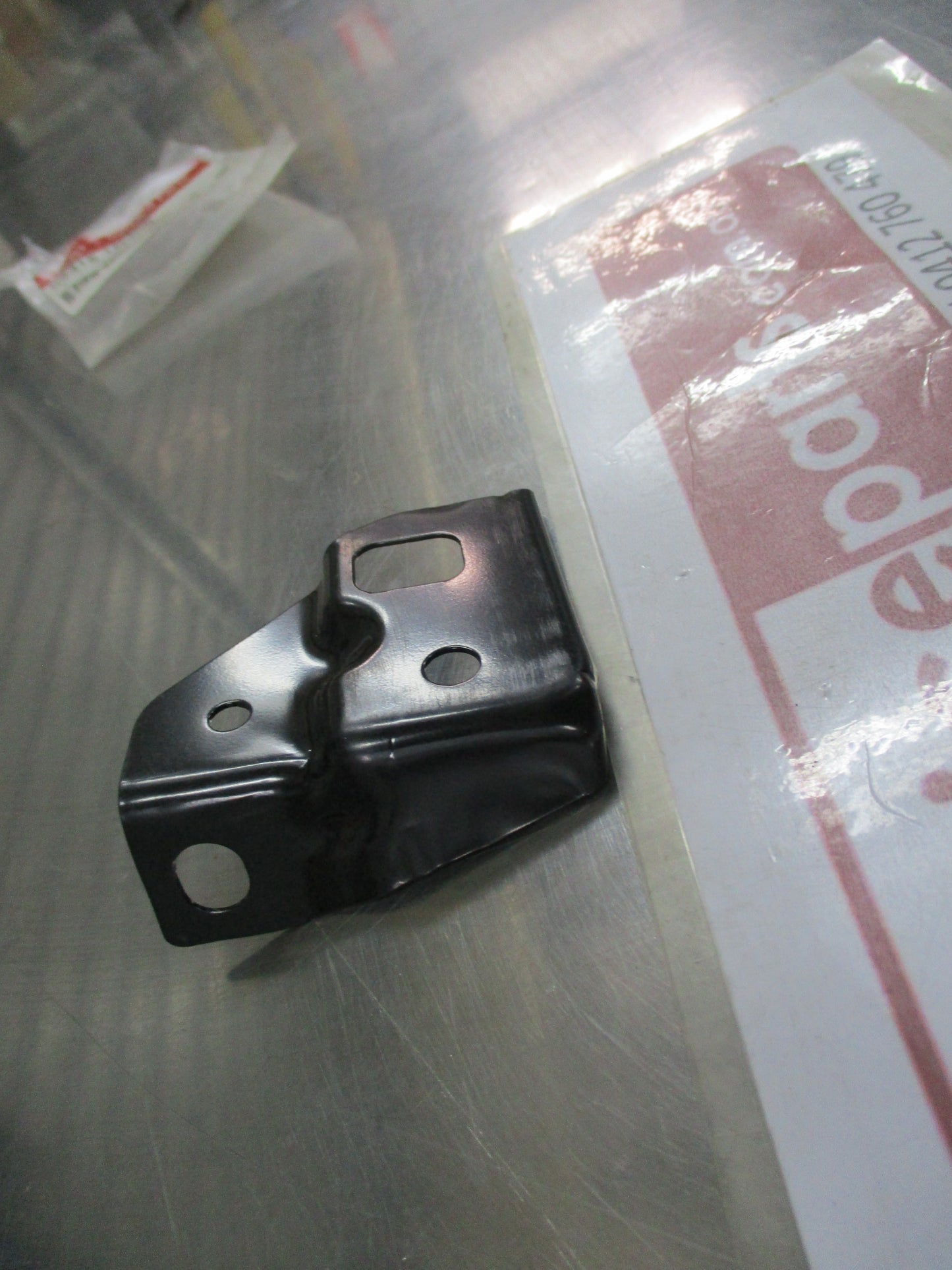 Kia Rio Genuine Left Hand Front Guard Bracket New Part