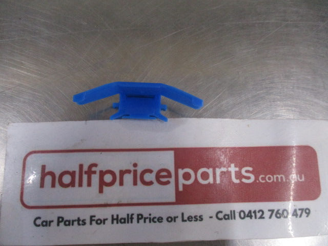 Mitsubishi Triton/Pajero/Challenger Genuine Drip Moulding Clip New Part
