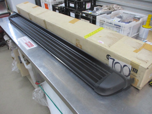 Nissan Navara D23 NP300 Dual Cab Genuine Left Hand Side Step With Ends New Part