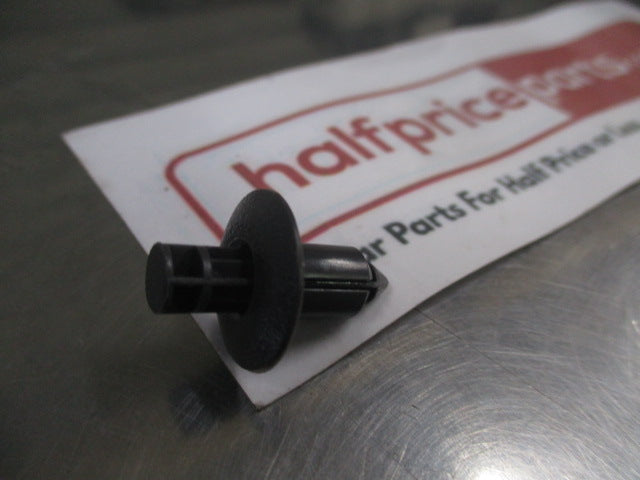 Mitsubishi Pajero Genuine Front Door Trim Clip New Part