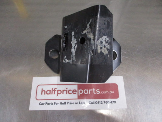 Mitsubishi Pajero Genuine Left Hand Front Bumper Bracket New Part