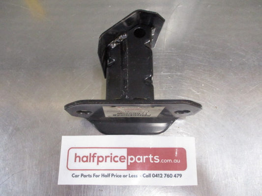 Mitsubishi Pajero Genuine Left Hand Front Bumper Bracket New Part