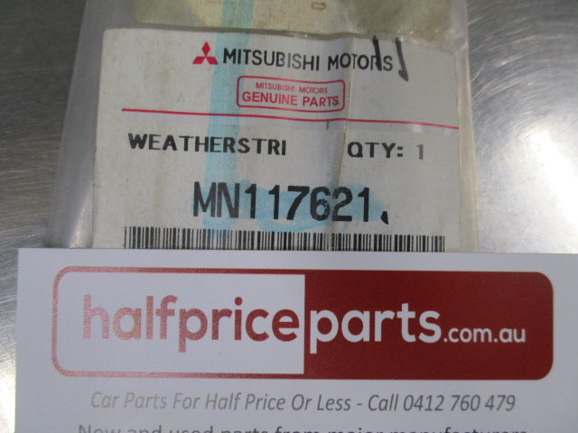 Mitsubishi Triton Genuine Inner Right Hand Rear Window Belt Weatherstrip New Part