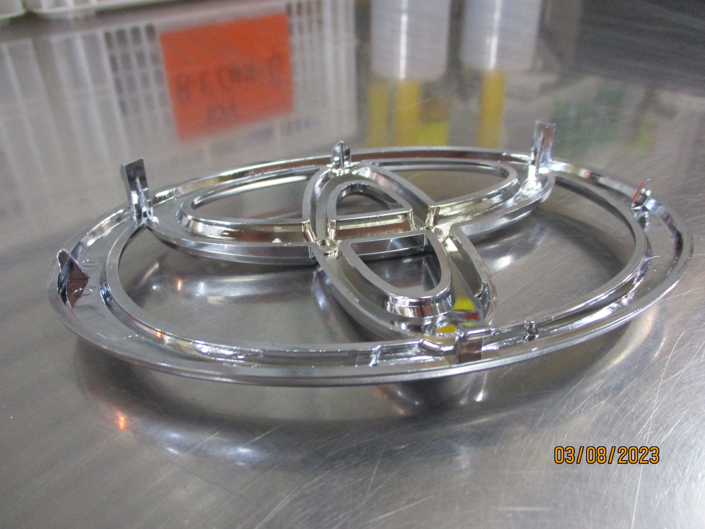 Toyota Prado 120 Genuine Front Grille Emblem New Part