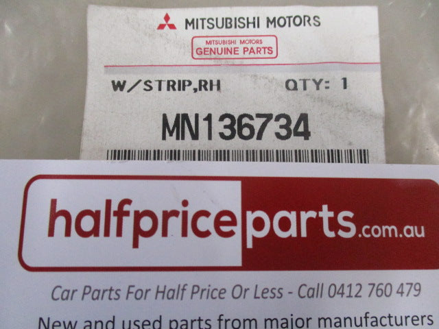 Mitsubishi Triton/Pajero Sport Genuine Outer Right Hand Front Door Opening Weatherstrip New Part
