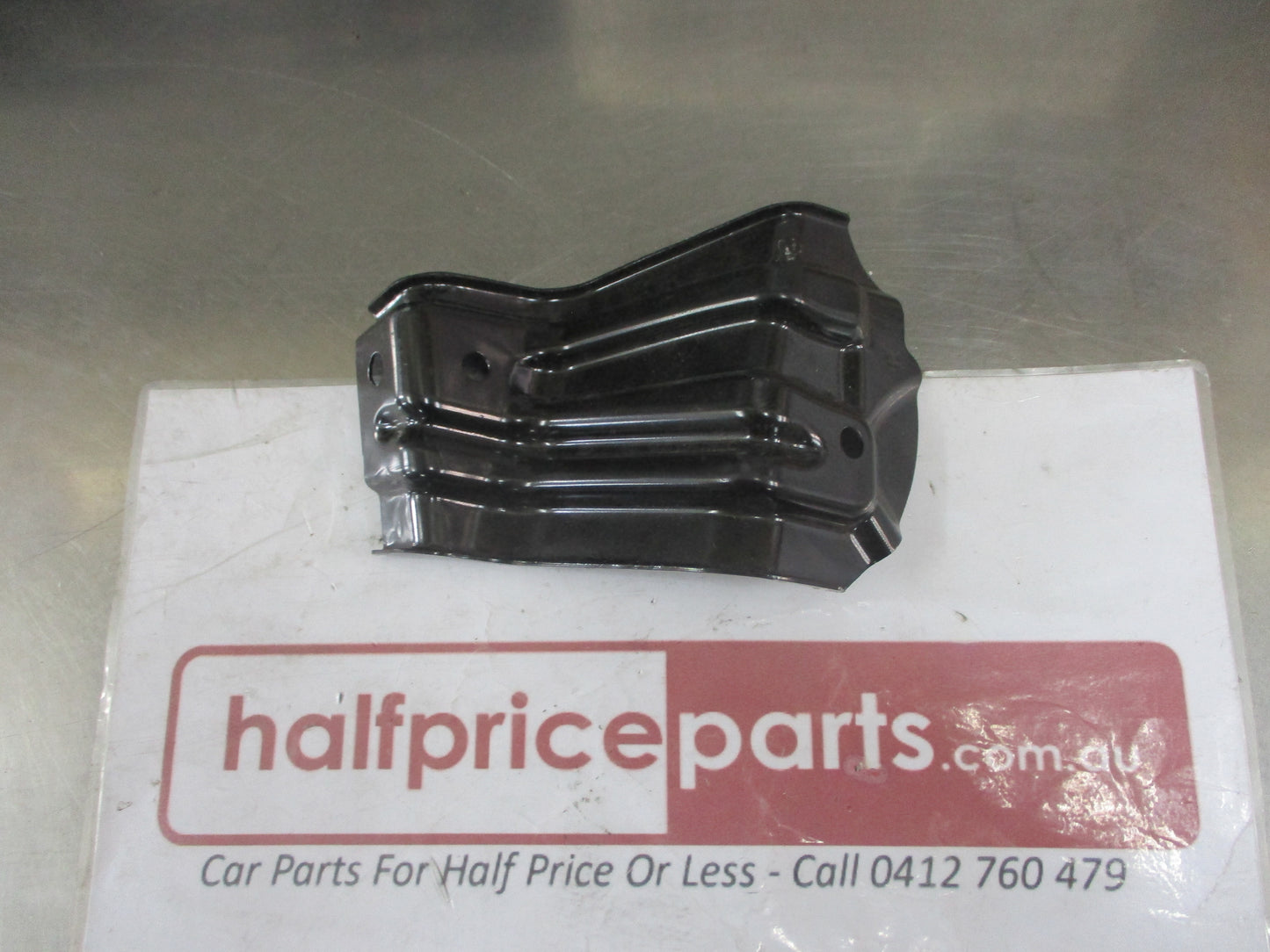 Holden Cruze Genuine Front Right Hand Guard Upper Bracket New Part