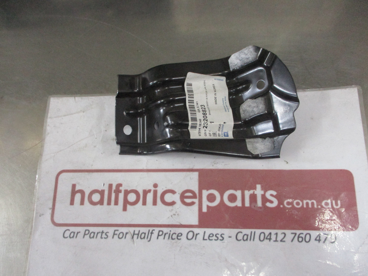 Holden Cruze Genuine Front Right Hand Guard Upper Bracket New Part