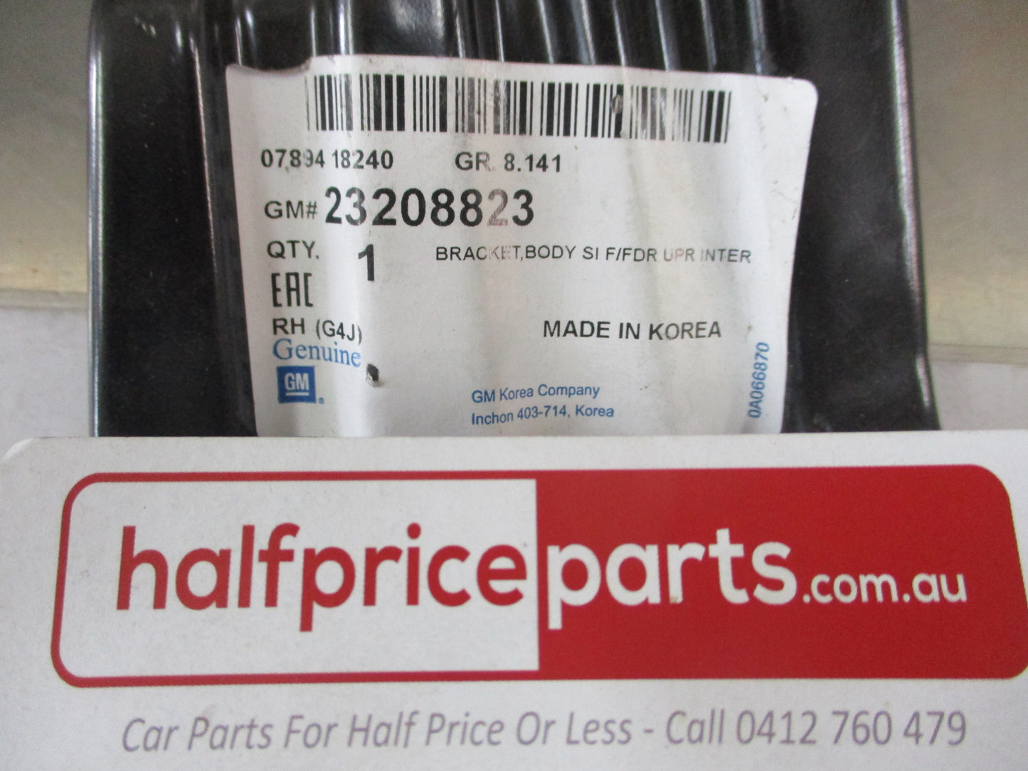 Holden Cruze Genuine Front Right Hand Guard Upper Bracket New Part