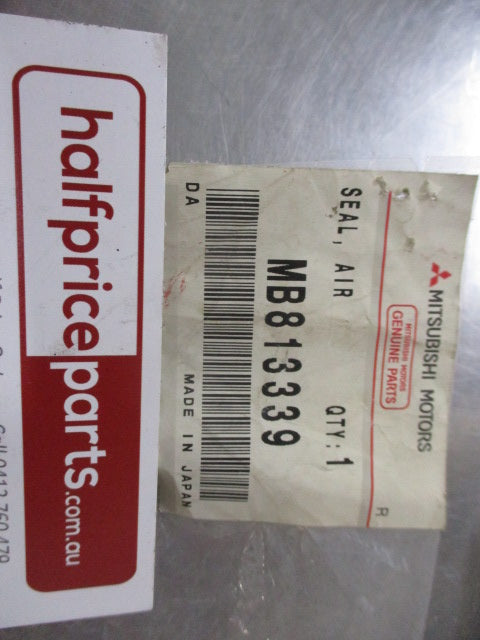 Mitsubishi Pajero Genuine Left Hand A/C Condenser Seal New Part
