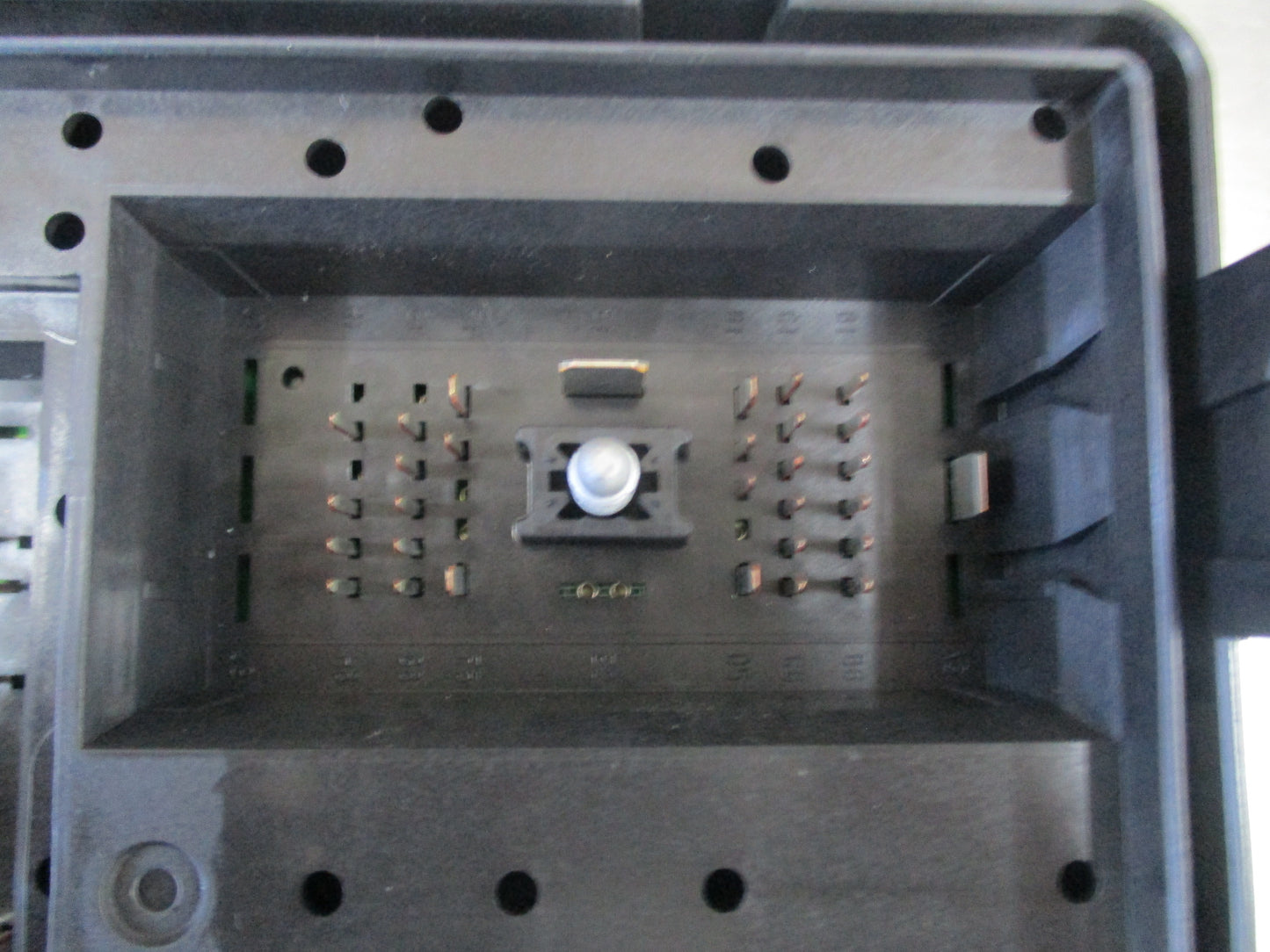 Holden Trax Genuine Fuse Box Assy W/ Fuses New