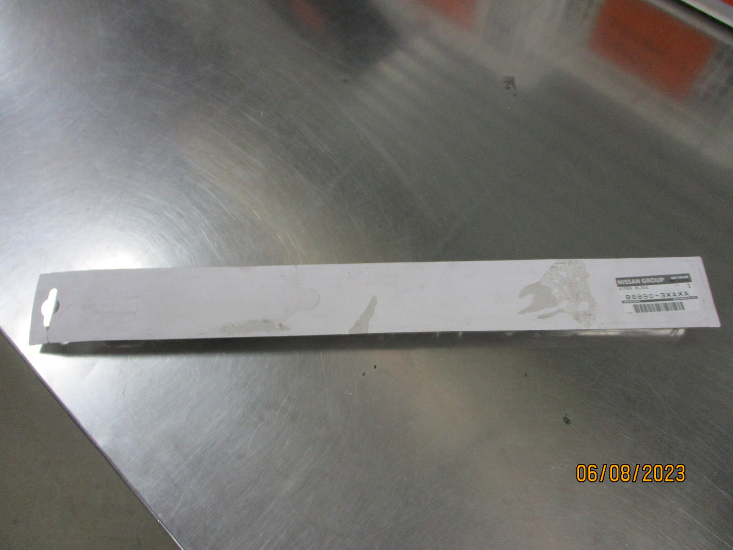 Nissan Y61 Patrol 4.8L Genuine Drivers Wiper Head Replacement New Part