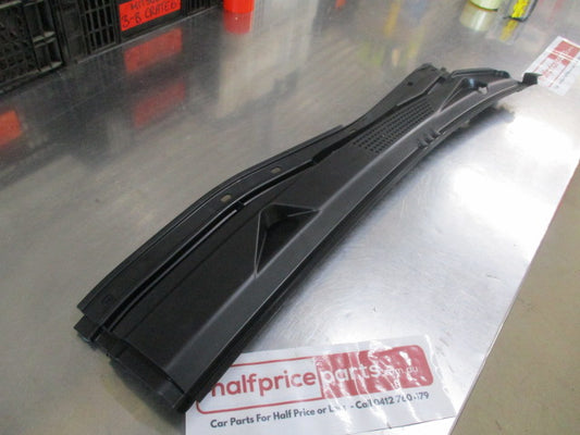 Mitsubishi ML/MN Triton Genuine Right Hand Front Deck Garnish New Part