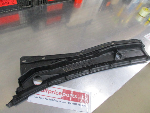Mitsubishi ML/MN Triton Genuine Right Hand Front Deck Garnish New Part