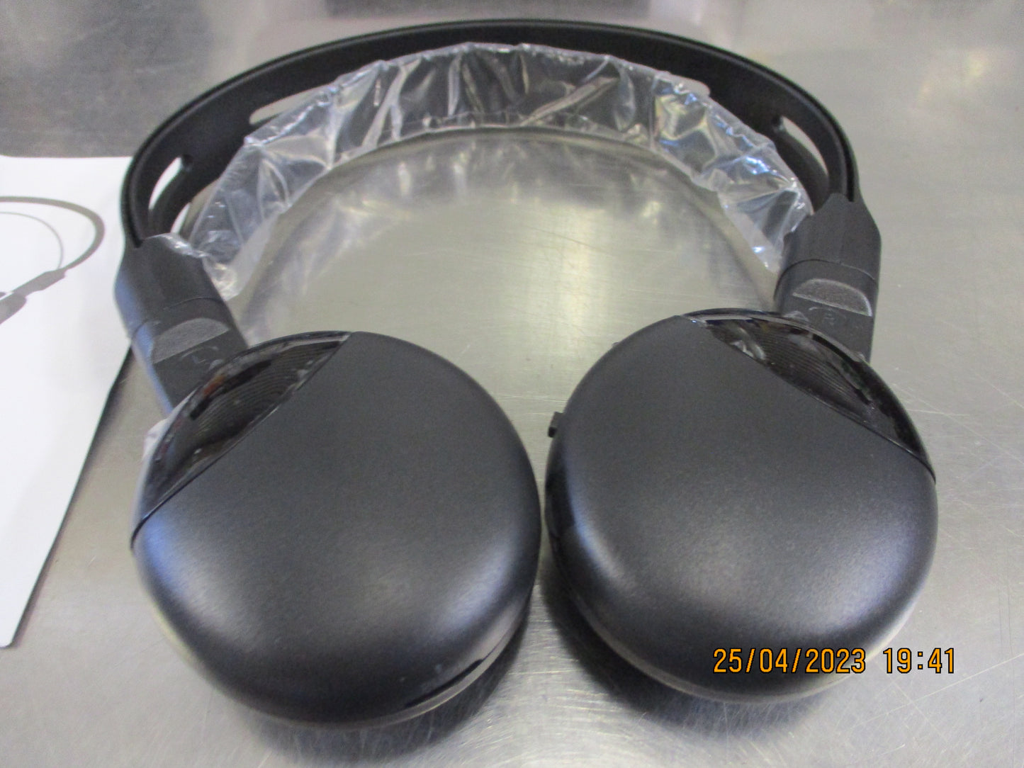 Toyota Landcruiser/Prado/Kluger Genuine Rear Seat Entertainment Headphones New Part