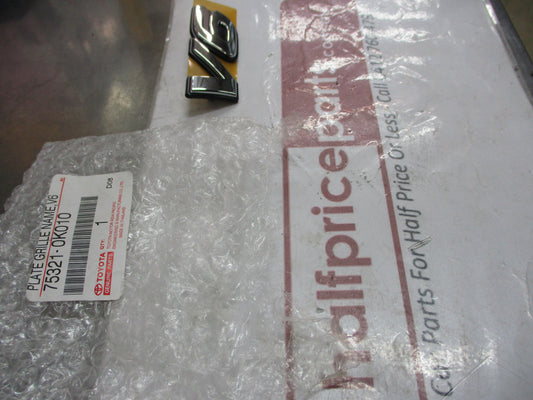 Toyota Hilux Genuine Front Grille Chrome V6 Emblem New Part