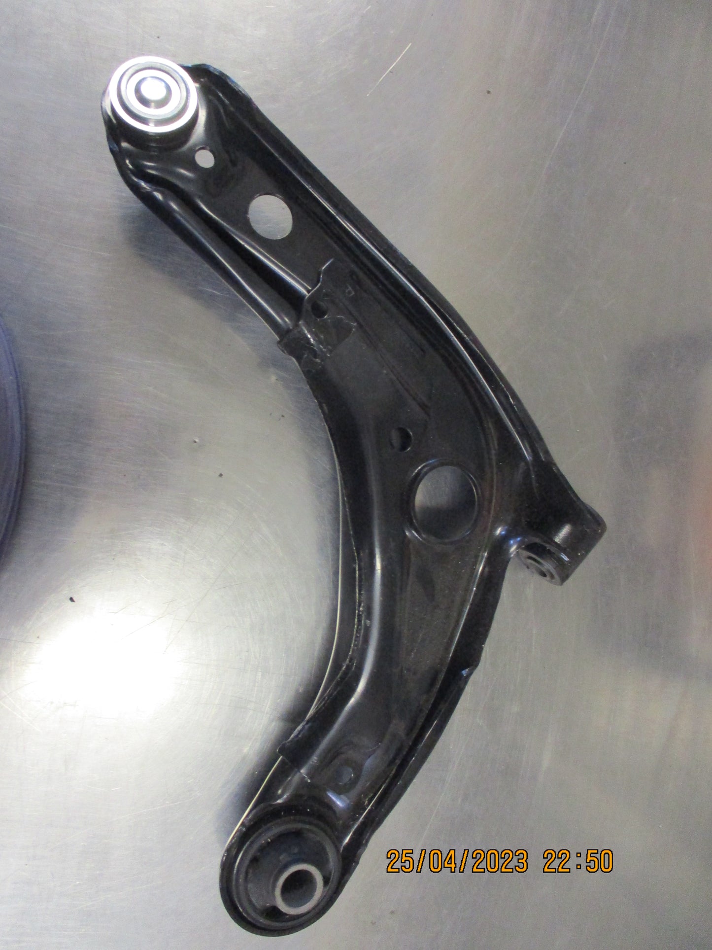 Toyota Yaris/Prius/Corolla Genuine Lower Right Hand No1 Arm Sub Assembly New Part