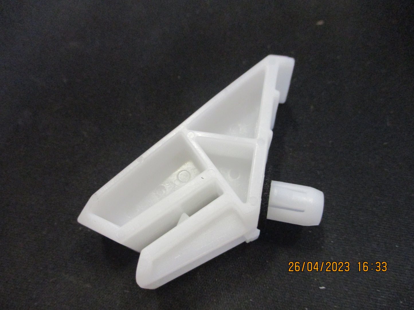 Nissan GU4 Patrol Genuine Flare Clip Lower Door New Part