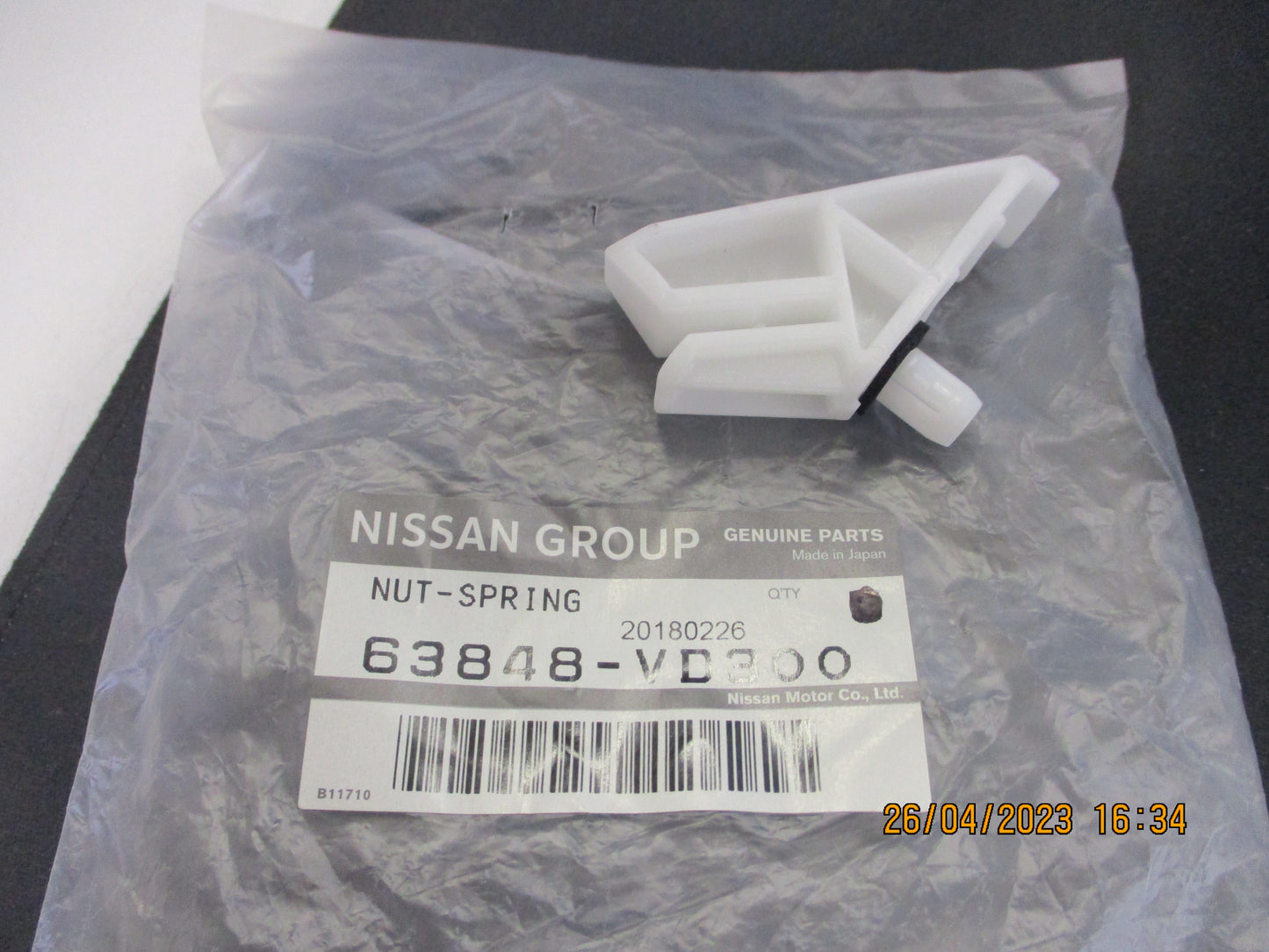 Nissan GU4 Patrol Genuine Flare Clip Lower Door New Part