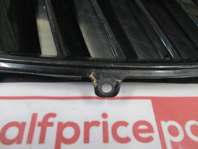 Mitsubishi Magna/Verada Genuine Front Bumper Radiator Grille Pair (Black) Used Part