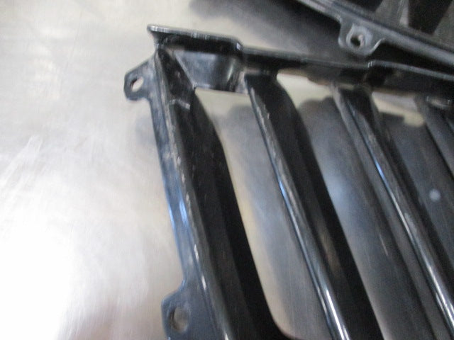 Mitsubishi Magna/Verada Genuine Front Bumper Radiator Grille Pair (Black) Used Part