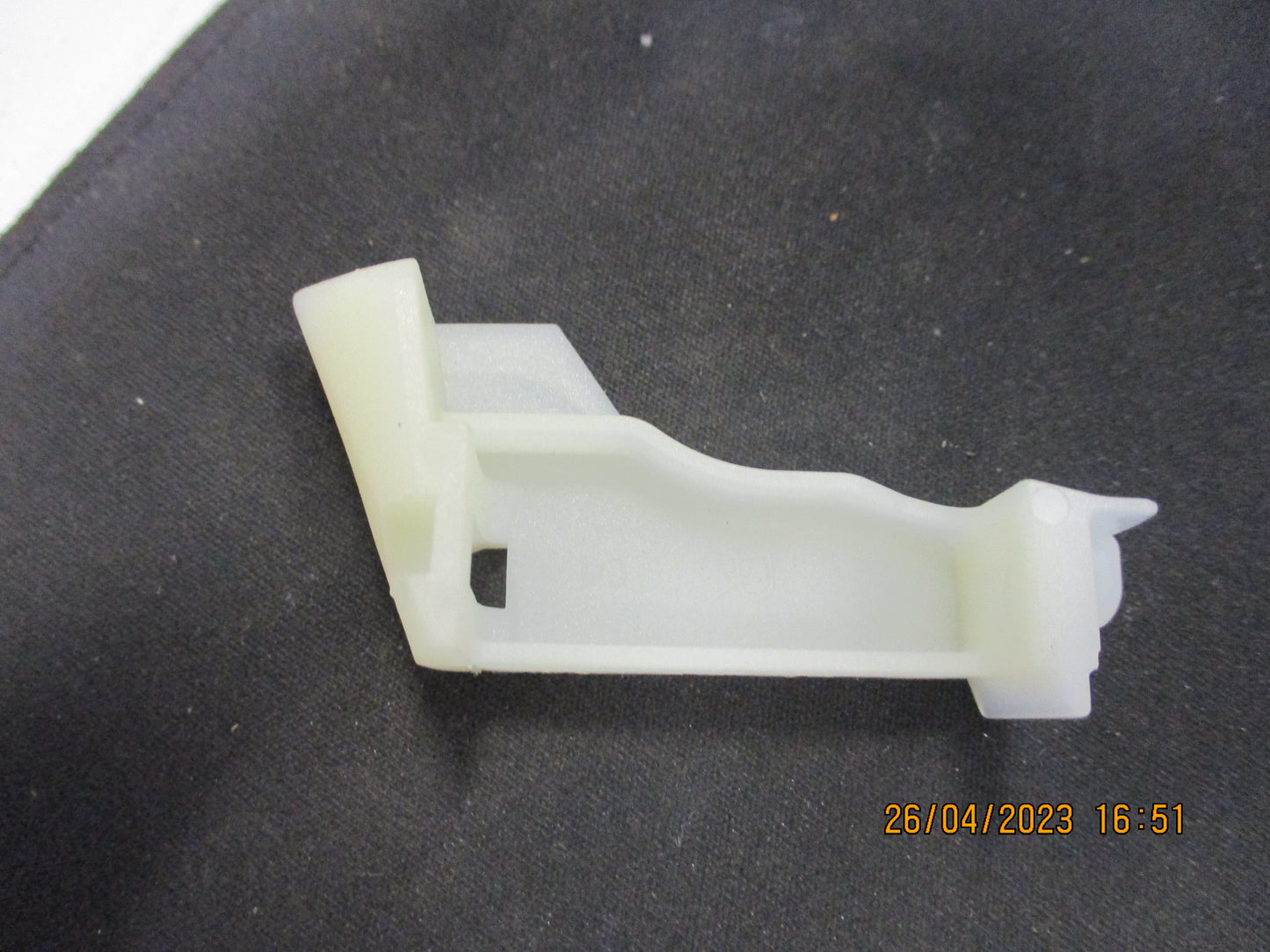 Nissan Pulsar Genuine Right Hand Front Door Rod Cylinder Protector New Part