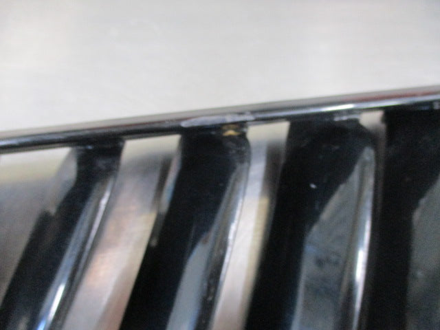 Mitsubishi Magna/Verada Genuine Front Bumper Radiator Grille Pair (Black) Used Part