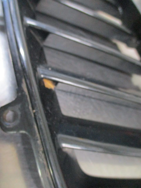 Mitsubishi Magna/Verada Genuine Front Bumper Radiator Grille Pair (Black) Used Part