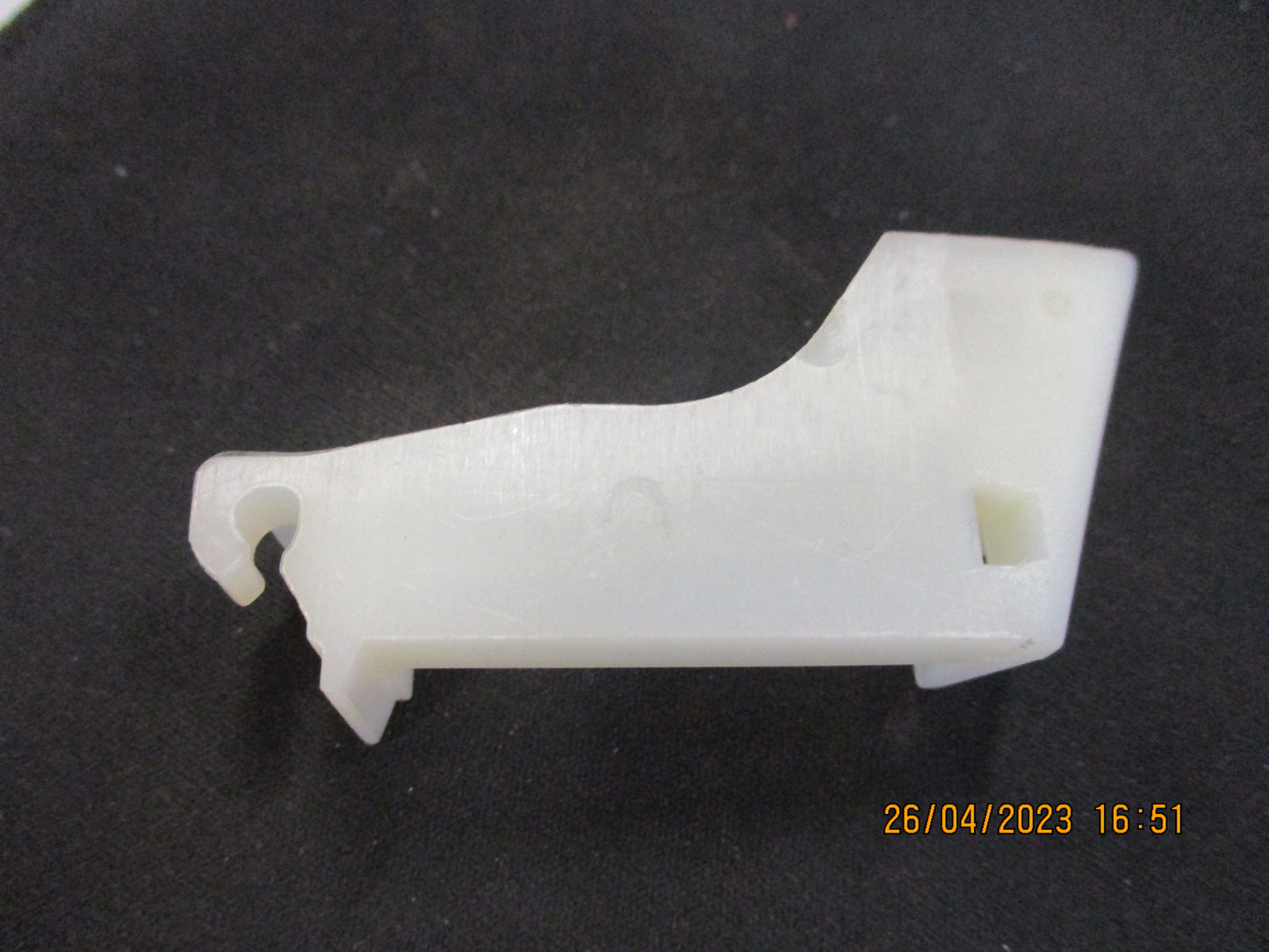 Nissan Pulsar Genuine Right Hand Front Door Rod Cylinder Protector New Part