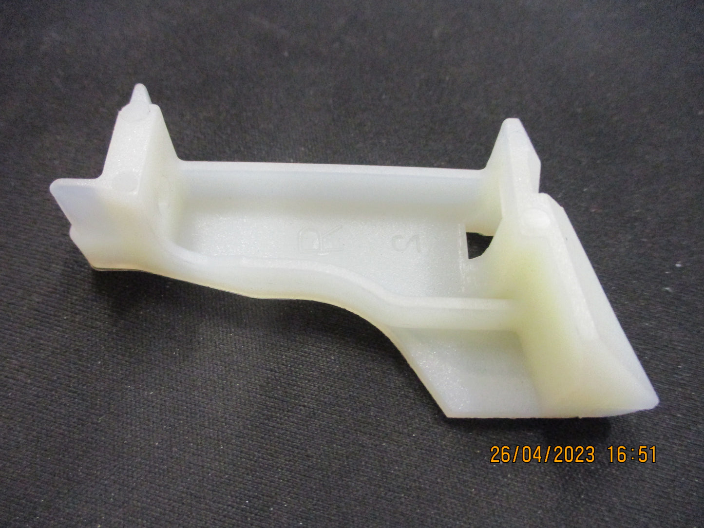 Nissan Pulsar Genuine Right Hand Front Door Rod Cylinder Protector New Part