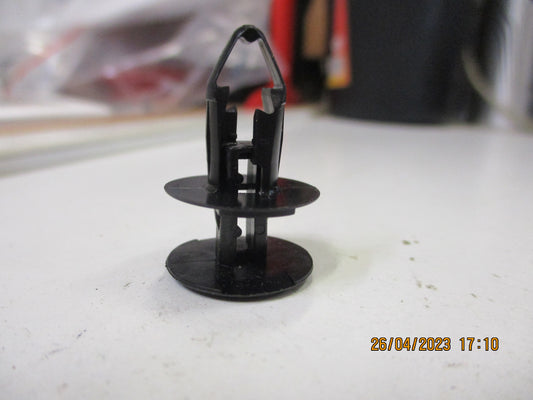 Nissan Dualis J10E-J11E Genuine Front Grille Clips New Part