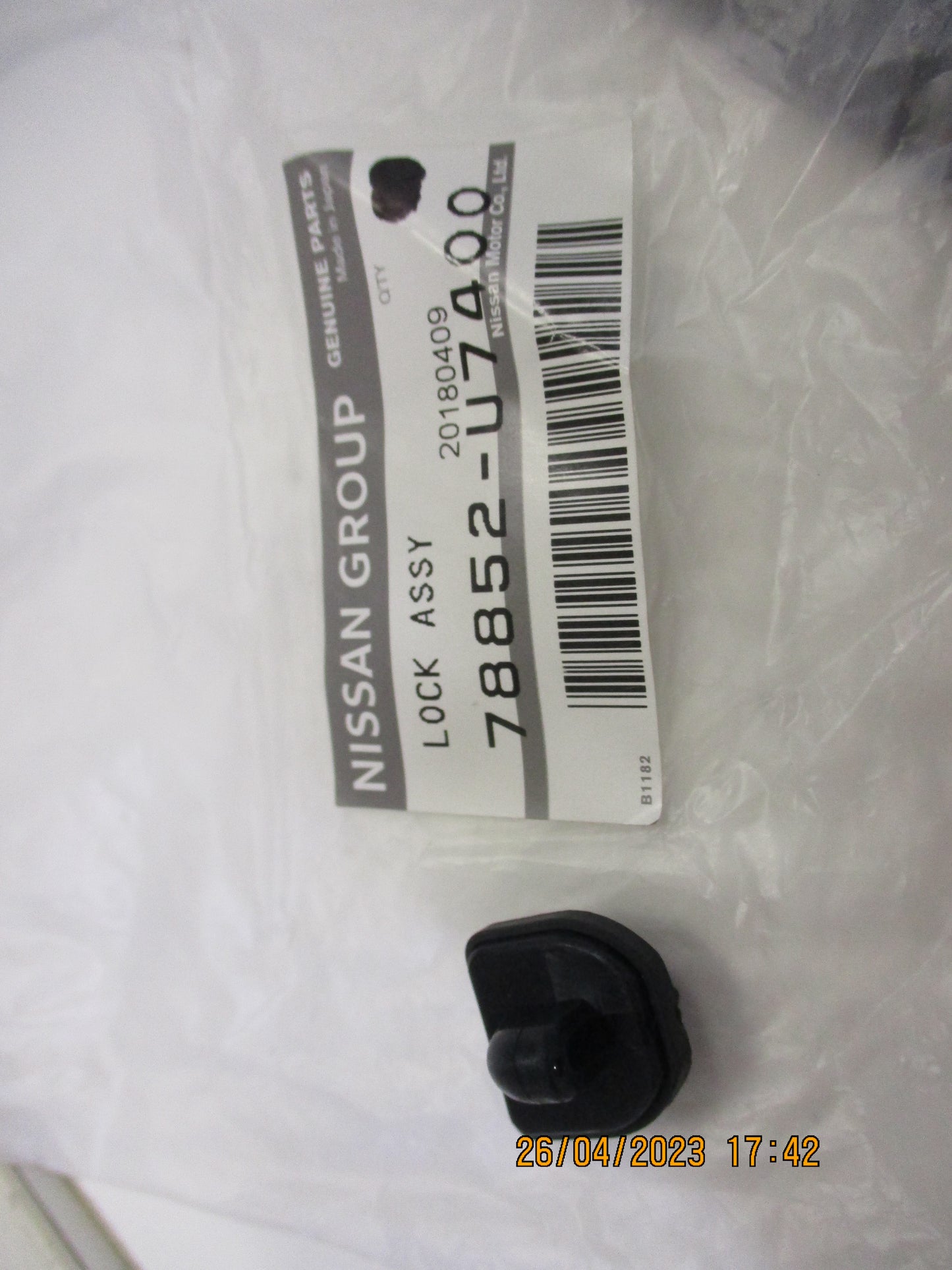 Nissan Bluebird/Stanza Genuine Striker Fuel Lid New Part