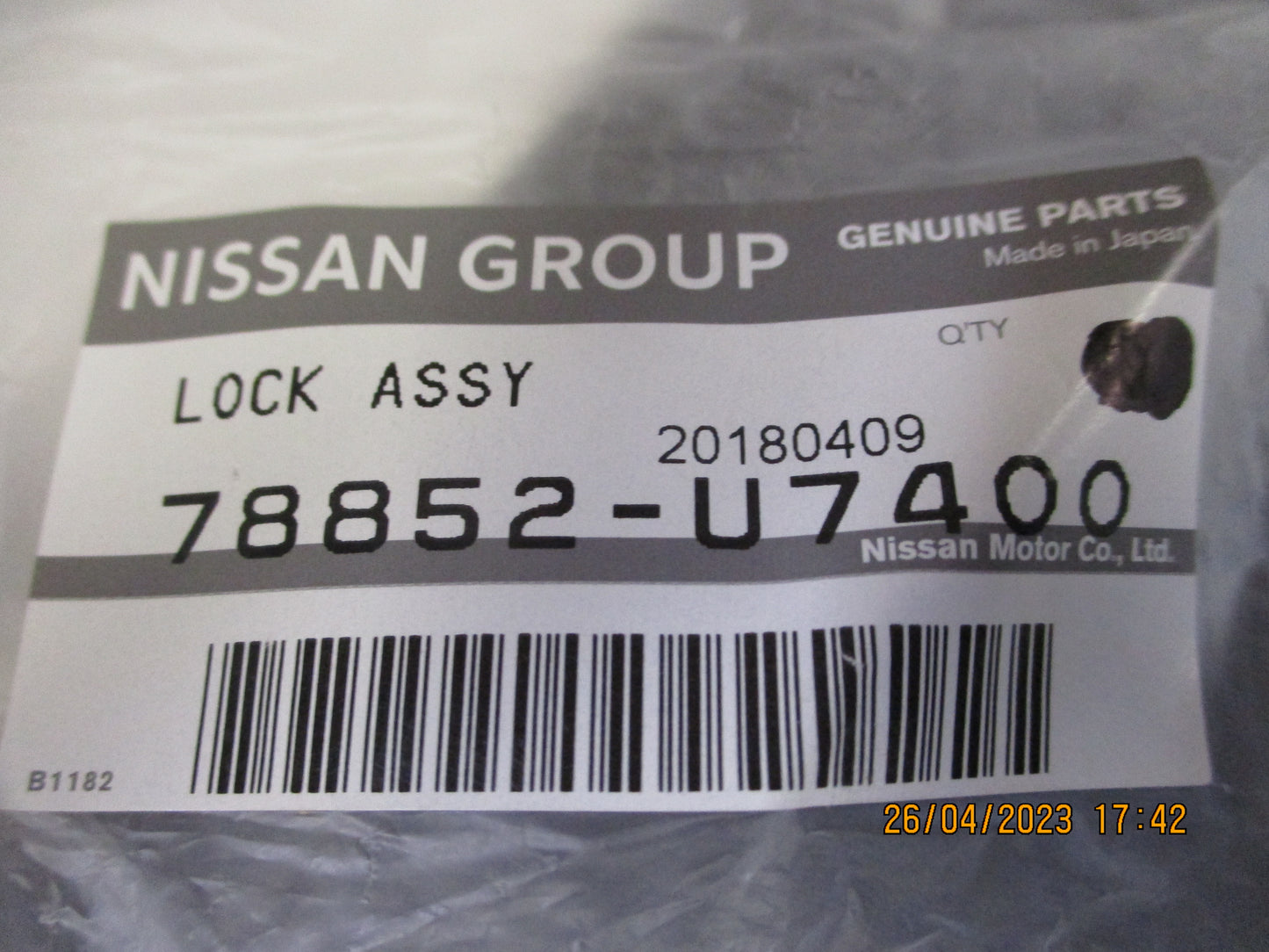 Nissan Bluebird/Stanza Genuine Striker Fuel Lid New Part