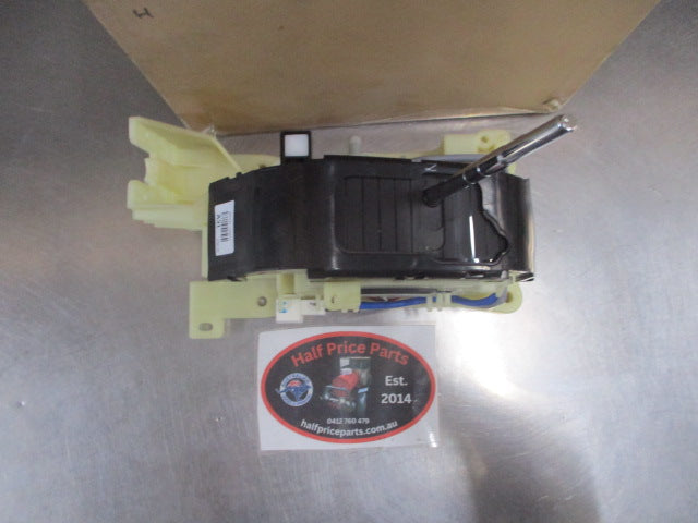 Hyundai Accent RB Hatch Back Genuine Automatic Transmission Shift Lever Control Assembly New Part