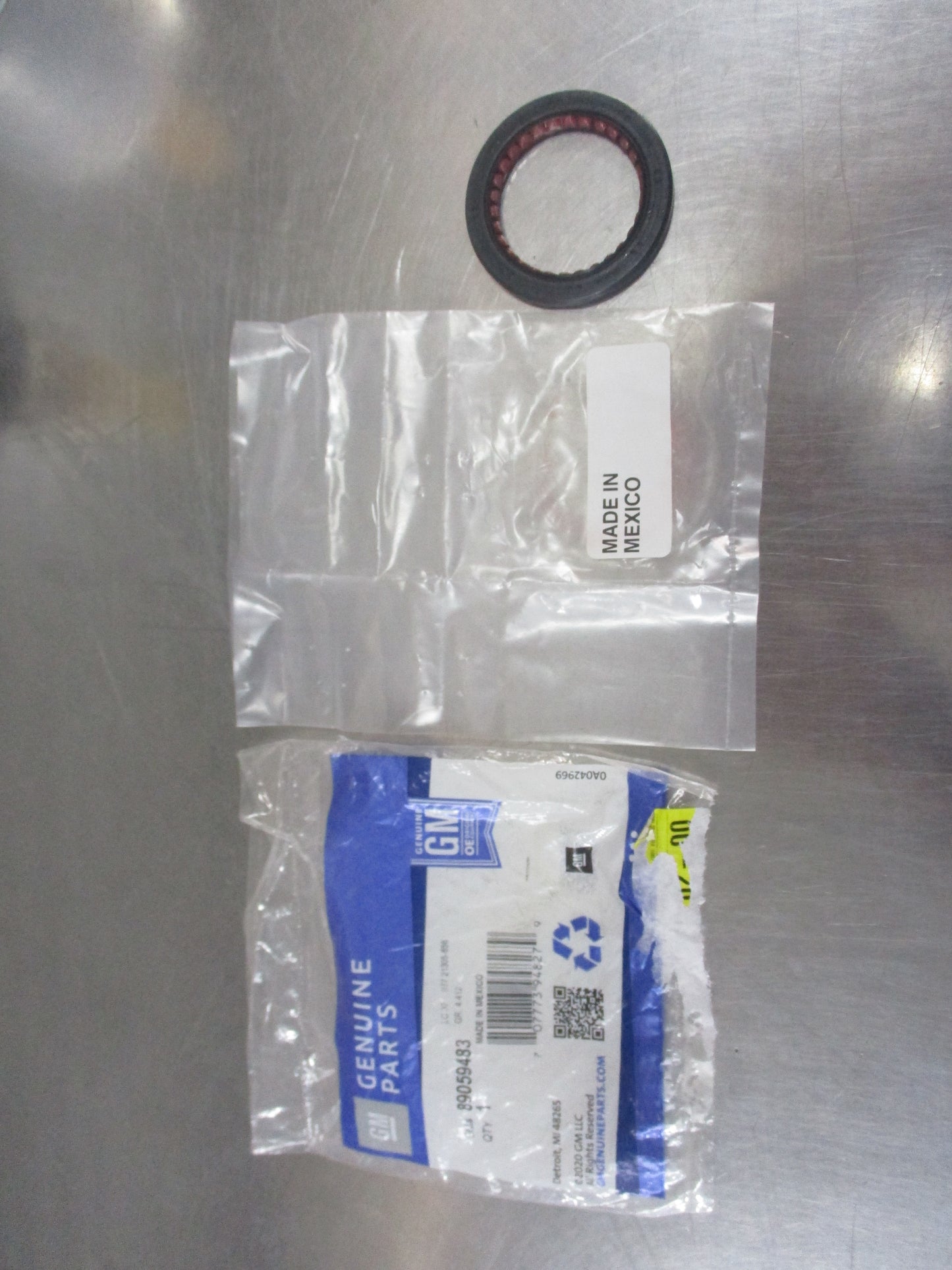 Holden GM Camaro Genuine Manual Transmission Output Shaft Seal New Part