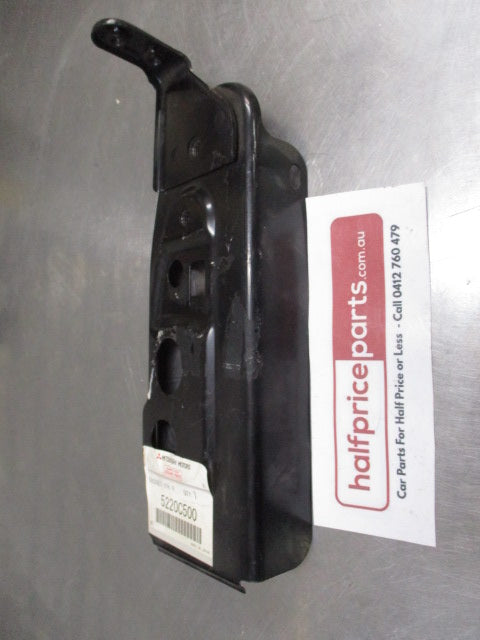 Mitsubishi Lancer Genuine Right Hand Front Guard Gusset New Part