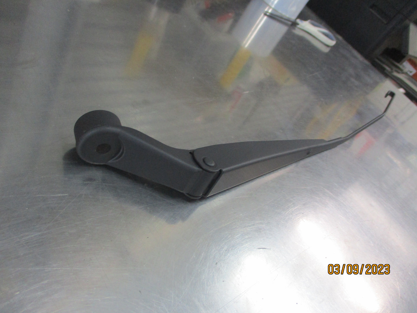 Suzuki Swift Genuine Left Hand Front Wiper Arm New Part