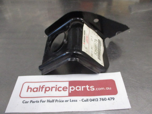 Mitsubishi Outlander Genuine Left Hand Lower Tie Bar Bracket New Part