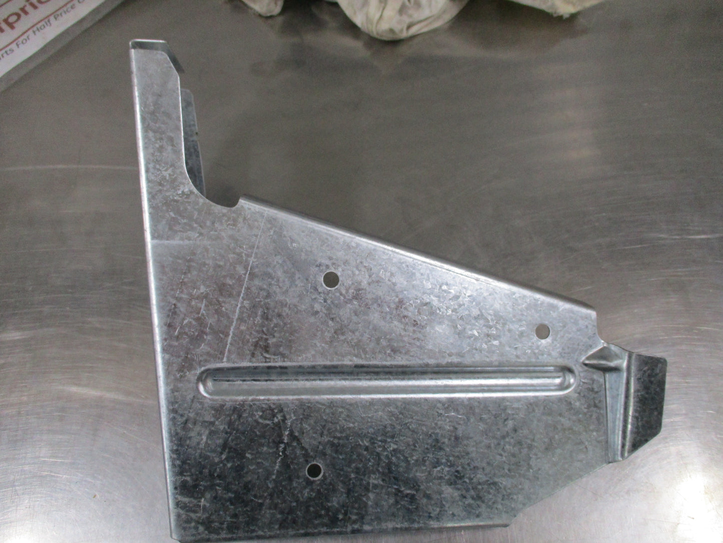 Holden Commodore VT/VX/VY/VZ Genuine Front Left Hand Wheel House Panel Bracket New Part