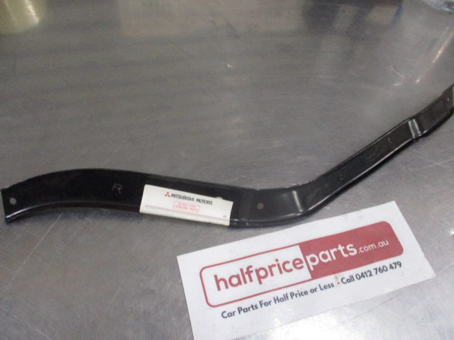 Mitsubishi Pajero Genuine Front Right Hand Bumper Side Support New Part