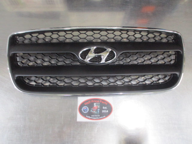 Hyundai Santa Fe Genuine Front Chrome And Black Grille Assembly New Part