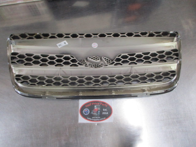 Hyundai Santa Fe Genuine Front Chrome And Black Grille Assembly New Part