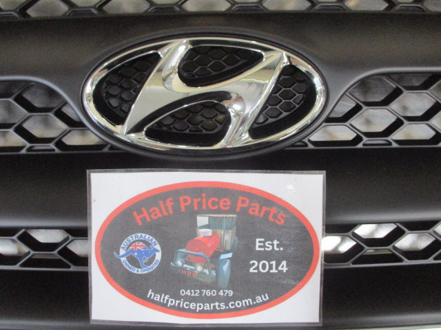 Hyundai Santa Fe Genuine Front Chrome And Black Grille Assembly New Part