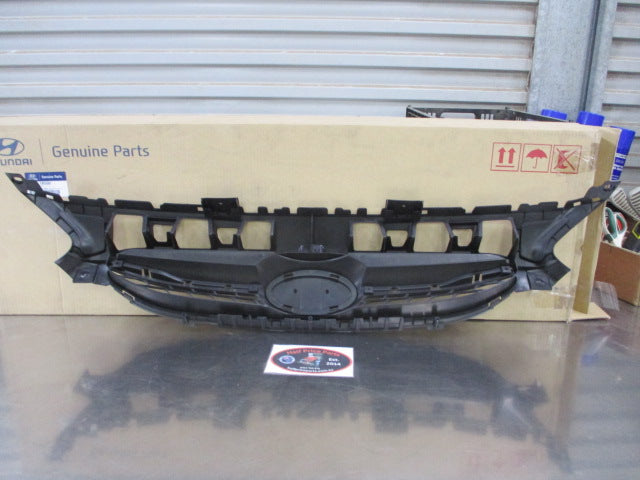 Hyundai Accent Genuine Radiator Grille Part Assembly New Part