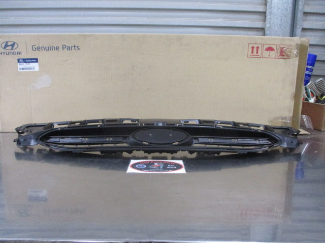 Hyundai Accent Genuine Radiator Grille Part Assembly New Part